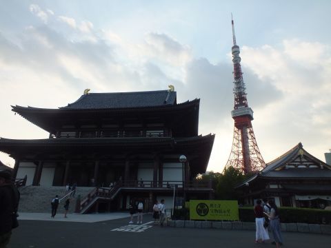 増上寺は東京タワーから歩いてすぐのところにあります。