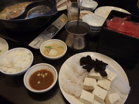 しらたき、豆腐、マロニーちゃんなどはバイキング形式で、同じく食べ放題です。