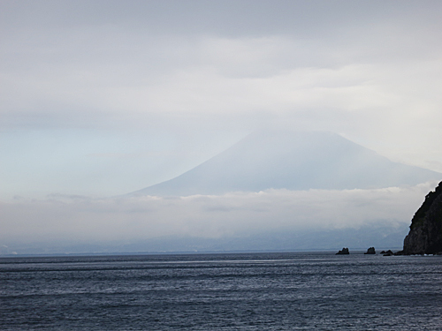 どんよりの中に富士山