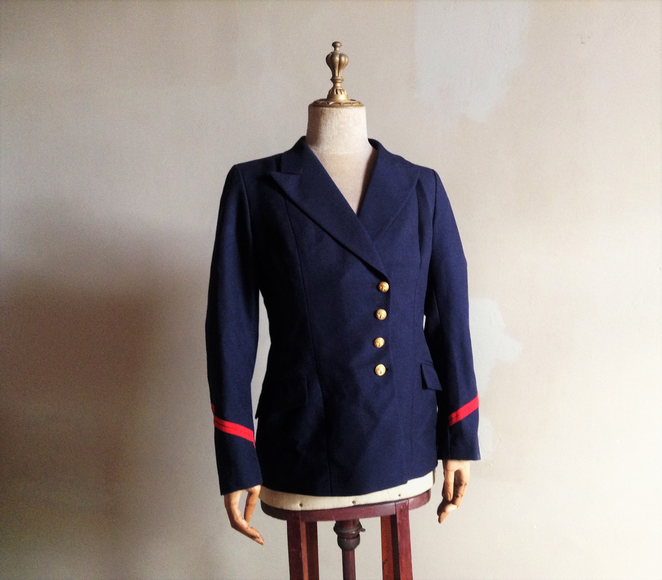 フランス海軍 女性用の礼装用制服の一式 ｅｌｅｇａｎｓｏｌｄａｔ オシャレなヨーロッパのミリタリーグッズ専門ブログ