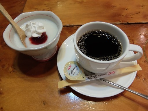 食後のデザートとコーヒー